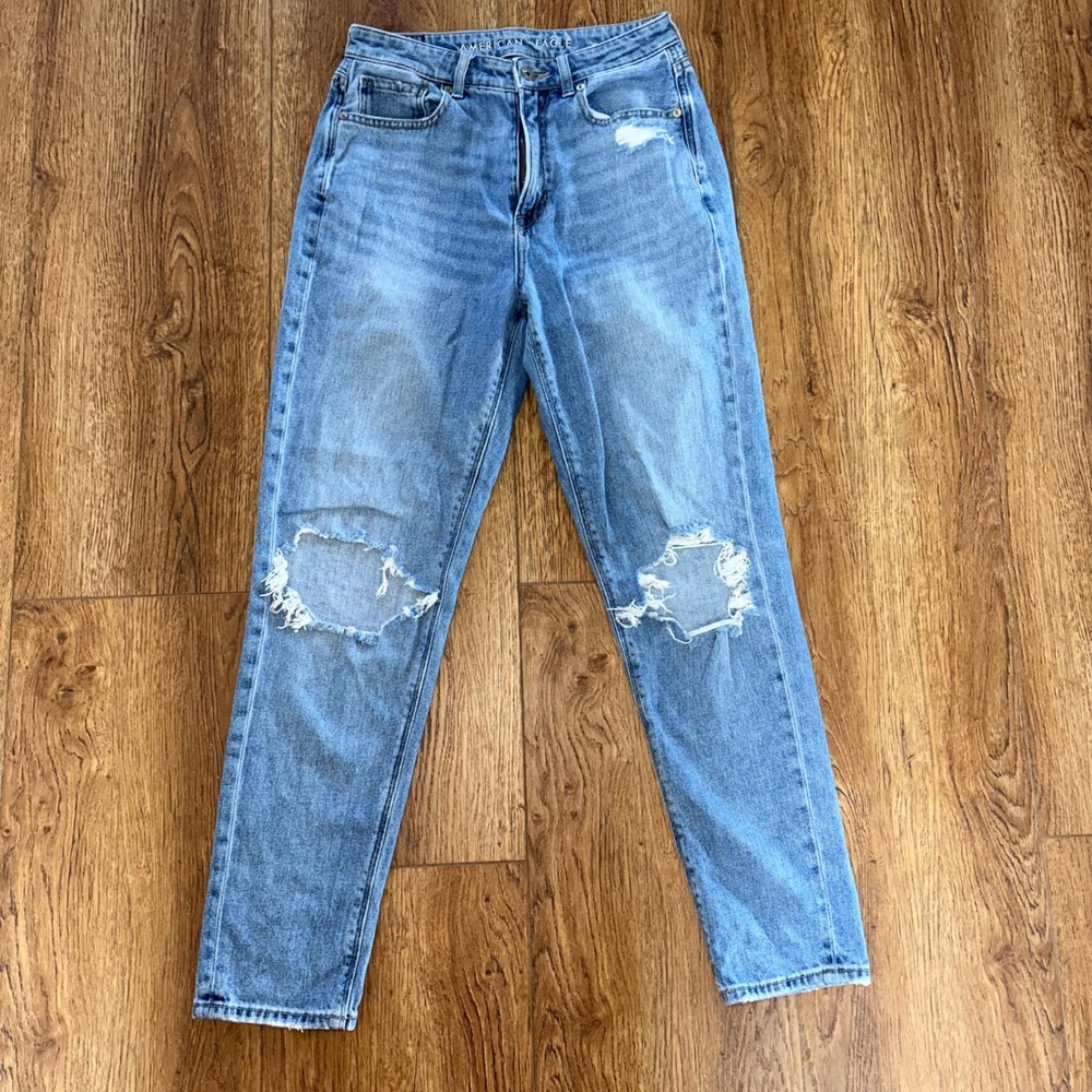 American Eagle Distressed Mom Jeans Size 2 High Rise Stretch Waistband boho